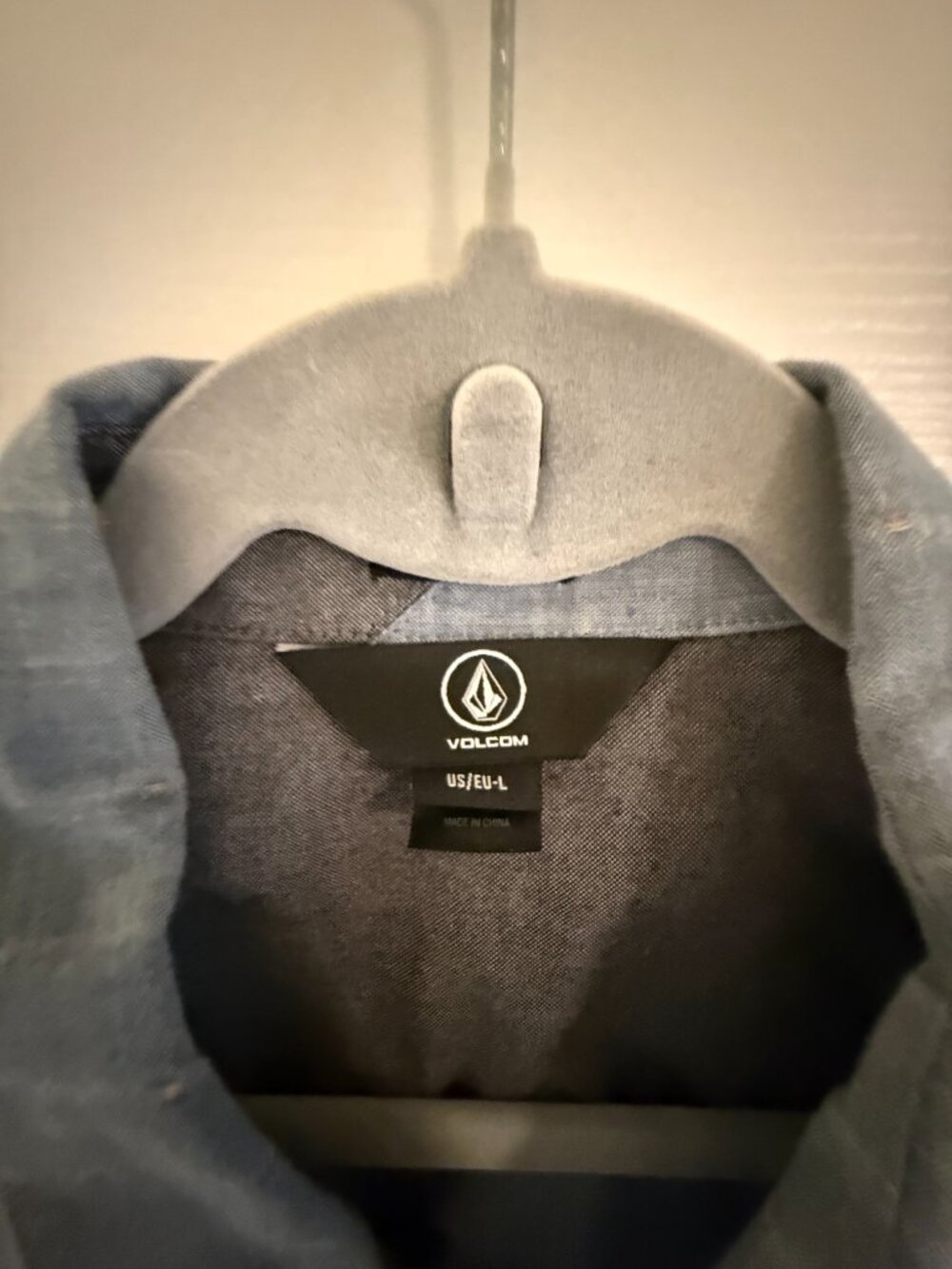 Volcom Short-Sleeve Button-Up - Picture 2 of 3